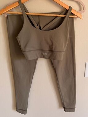 SET Olive Green Seamless Sports Bra and Legging Set